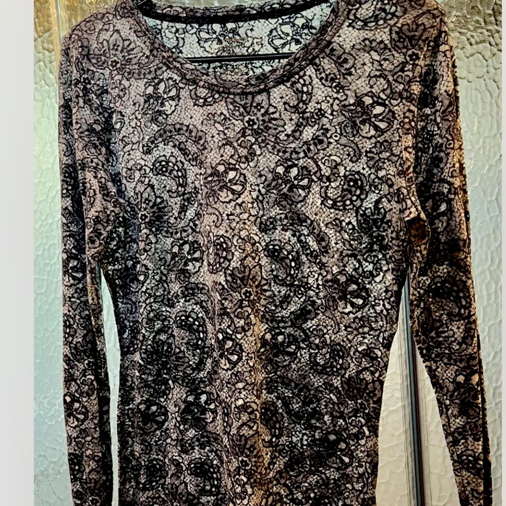 Maurice’s size M long sleeve blouse, no rips / stains barely worn